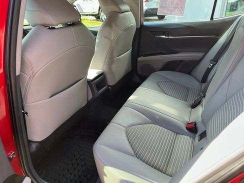 Used 2022 Toyota Camry SE FWD image 19