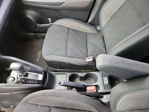 Used 2020 Nissan Kicks S image 11