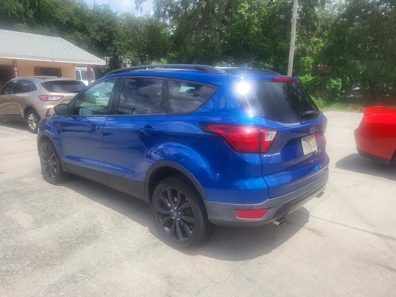 Used 2019 Ford Escape SE w/ SE Sport Appearance Package AWD/4WD image 17