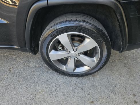 Used 2015 Jeep Grand Cherokee Limited w/ Luxury Group II image 31