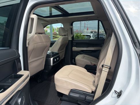 Used 2023 Ford Expedition Limited AWD/4WD image 6
