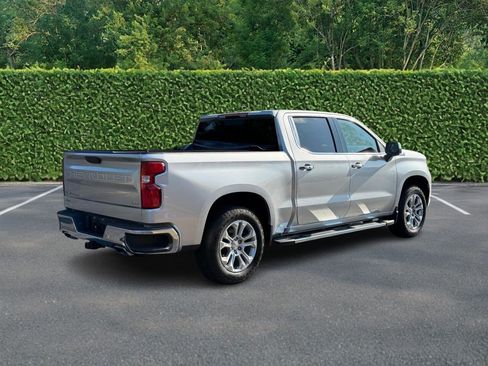 Used 2022 Chevrolet Silverado 1500 LTZ w/ LTZ Premium Package AWD/4WD image 3