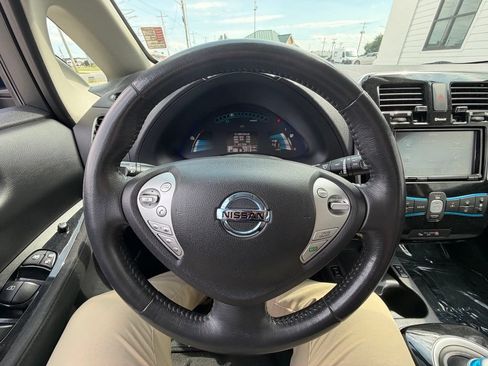 Used 2017 Nissan Leaf SV w/ Premium Package FWD image 12