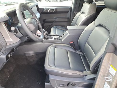 New 2026 Ford Bronco Outer Banks w/ Sasquatch Package image 19