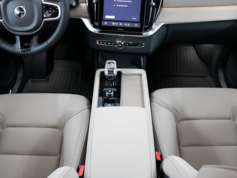 New 2026 Volvo XC90 B6 Plus w/ Protection Package Premier AWD/4WD image 16