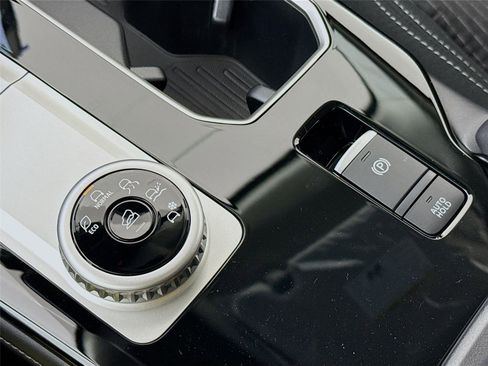 New 2026 Mitsubishi Outlander ES image 11