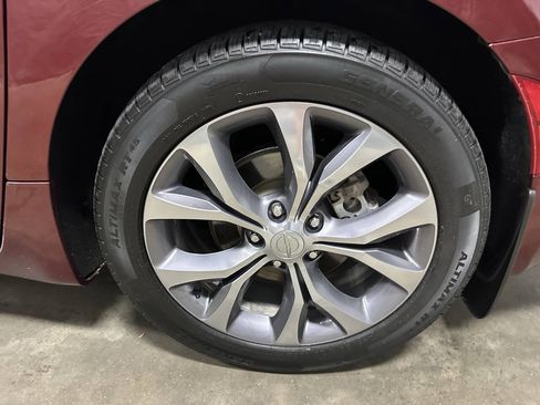 Used 2018 Chrysler Pacifica Limited w/ Tire & Wheel Group FWD image 23