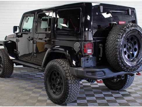 Used 2017 Jeep Wrangler Unlimited Rubicon AWD/4WD image 5