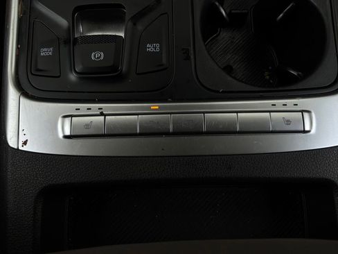 Used 2026 Kia Carnival FWD image 24