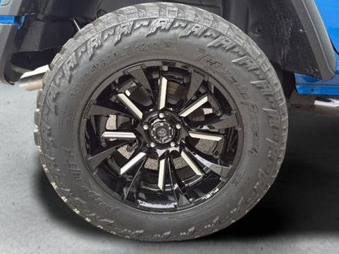 Used 2024 Jeep Wrangler Unlimited Rubicon w/ Convenience Group AWD/4WD image 28