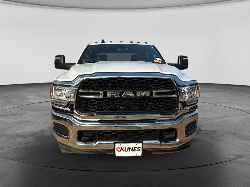 Used 2024 RAM 3500 Tradesman w/ Chrome Appearance Group AWD/4WD image 2