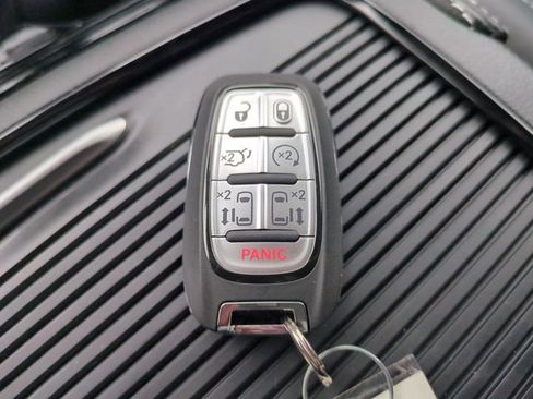 New 2027 Chrysler Pacifica Limited FWD image 30