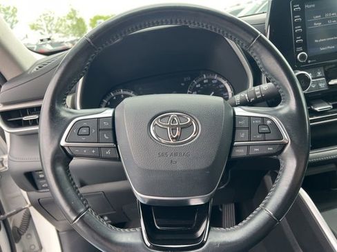 Used 2021 Toyota Highlander XLE image 13