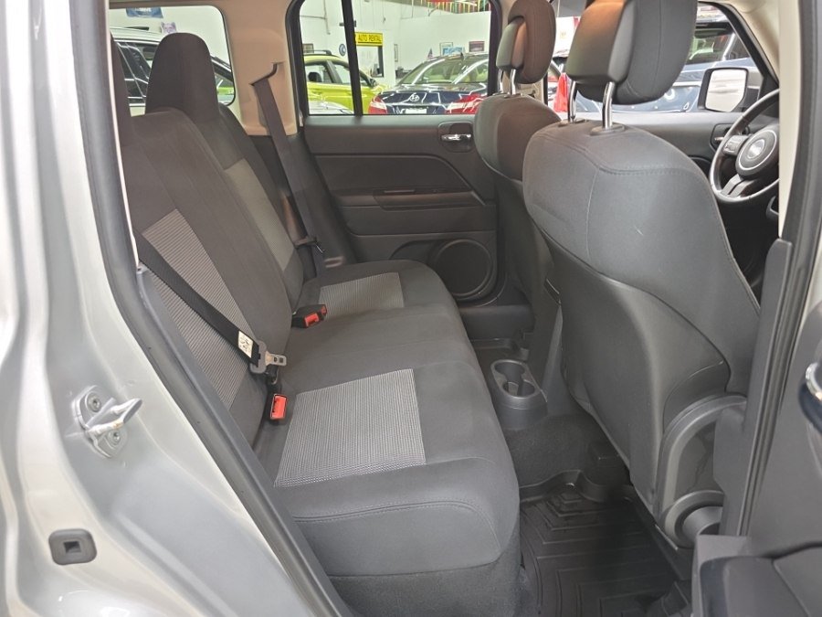 Used 2011 Jeep Patriot Latitude AWD/4WD image 9