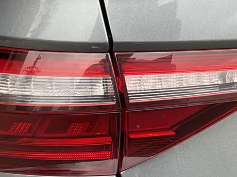 Used 2024 Volkswagen Jetta SE FWD image 10
