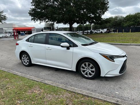 Used 2024 Toyota Corolla LE image 7