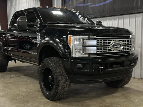 Used 2017 Ford F350 Platinum w/ Platinum Ultimate Package image 4