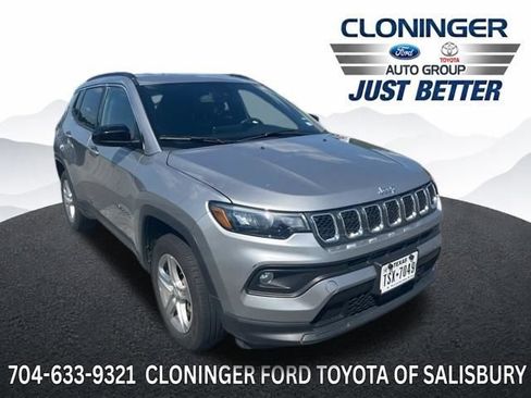 Used 2024 Jeep Compass Latitude AWD/4WD image 1