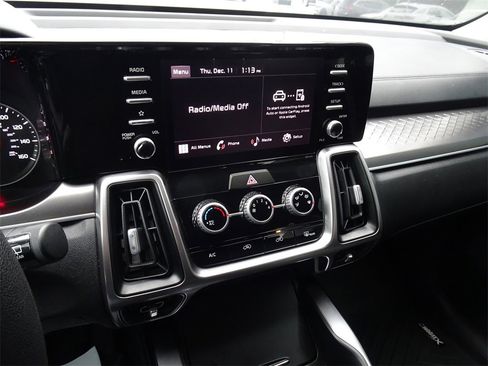 Used 2023 Kia Sorento LX image 20