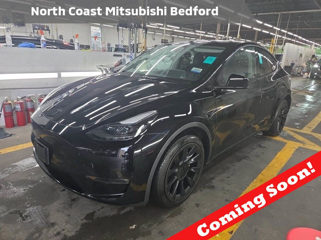 Used 2024 Tesla Model Y Long Range AWD/4WD image 1