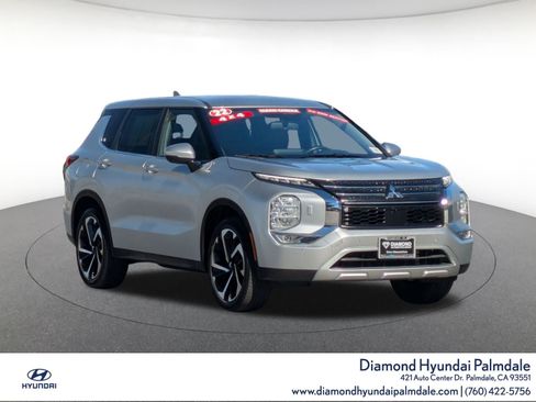 Used 2022 Mitsubishi Outlander SE image 1