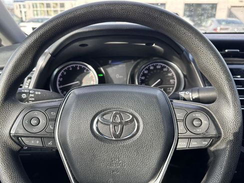 Used 2018 Toyota Camry LE image 13
