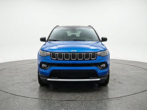 Used 2025 Jeep Compass Limited AWD/4WD image 2