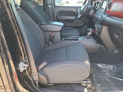 Used 2021 Jeep Gladiator Rubicon w/ Cold Weather Group AWD/4WD image 22