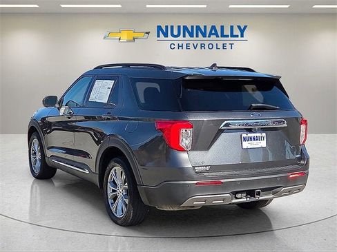 Used 2020 Ford Explorer XLT w/ Equipment Group 202A image 3