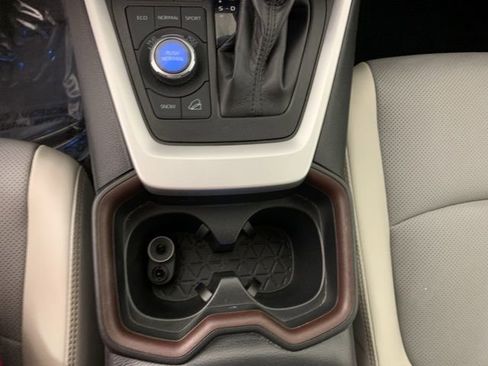 Used 2021 Toyota RAV4 Limited AWD/4WD image 26