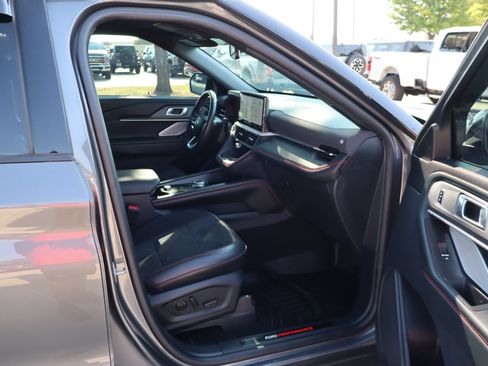 Used 2025 Ford Explorer ST AWD/4WD image 32