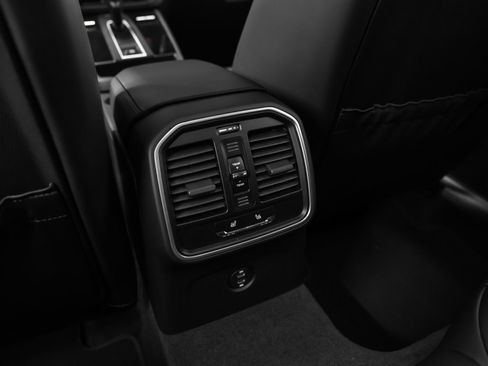 New 2026 Porsche Macan image 44