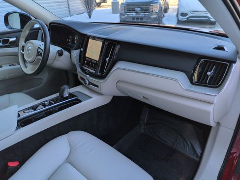 Certified 2023 Volvo XC60 T8 Plus image 32