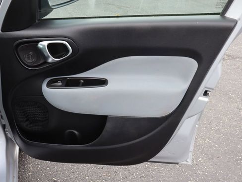 Used 2014 FIAT 500L Easy w/ Popular Equipment Group FWD image 23