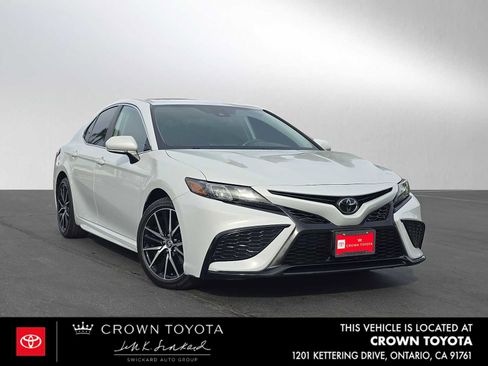 Used 2023 Toyota Camry SE image 1