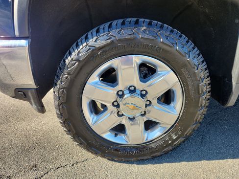 Used 2023 Chevrolet Silverado 2500 LTZ w/ LTZ Plus Package image 57