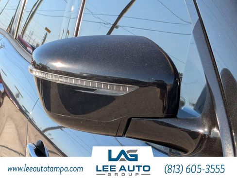 Used 2017 Nissan Pathfinder SV w/ Trailer Tow Package FWD image 10