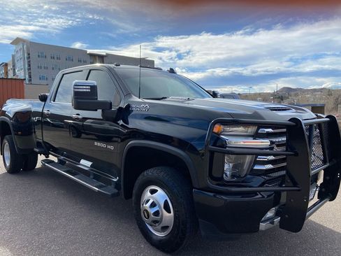 Used 2020 Chevrolet Silverado 3500 High Country image 3