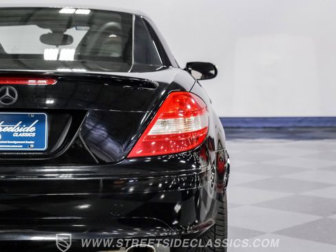 Used 2005 Mercedes-Benz SLK 350 image 25
