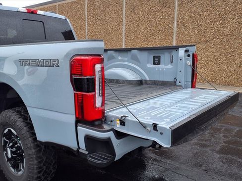 Used 2025 Ford F250 Platinum w/ Tremor Off-Road Package image 21