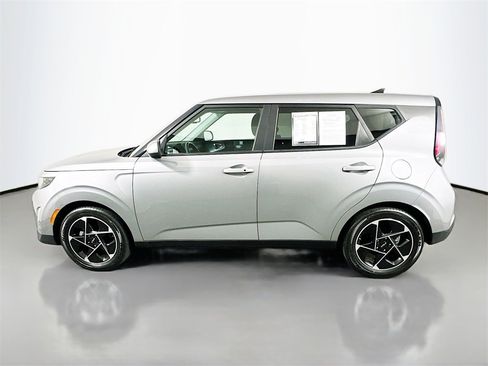 Used 2023 Kia Soul EX image 4