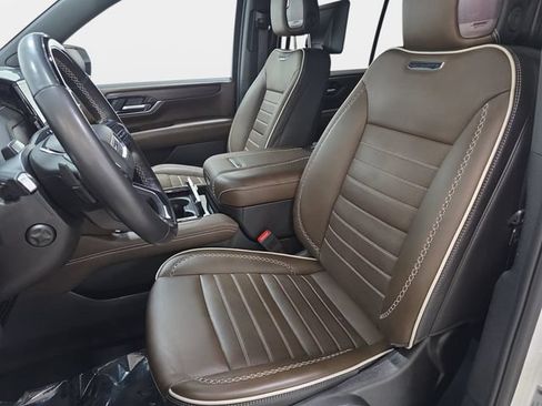 Used 2025 GMC Yukon Denali Ultimate AWD/4WD image 13