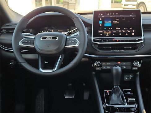 New 2026 Jeep Compass Latitude image 18