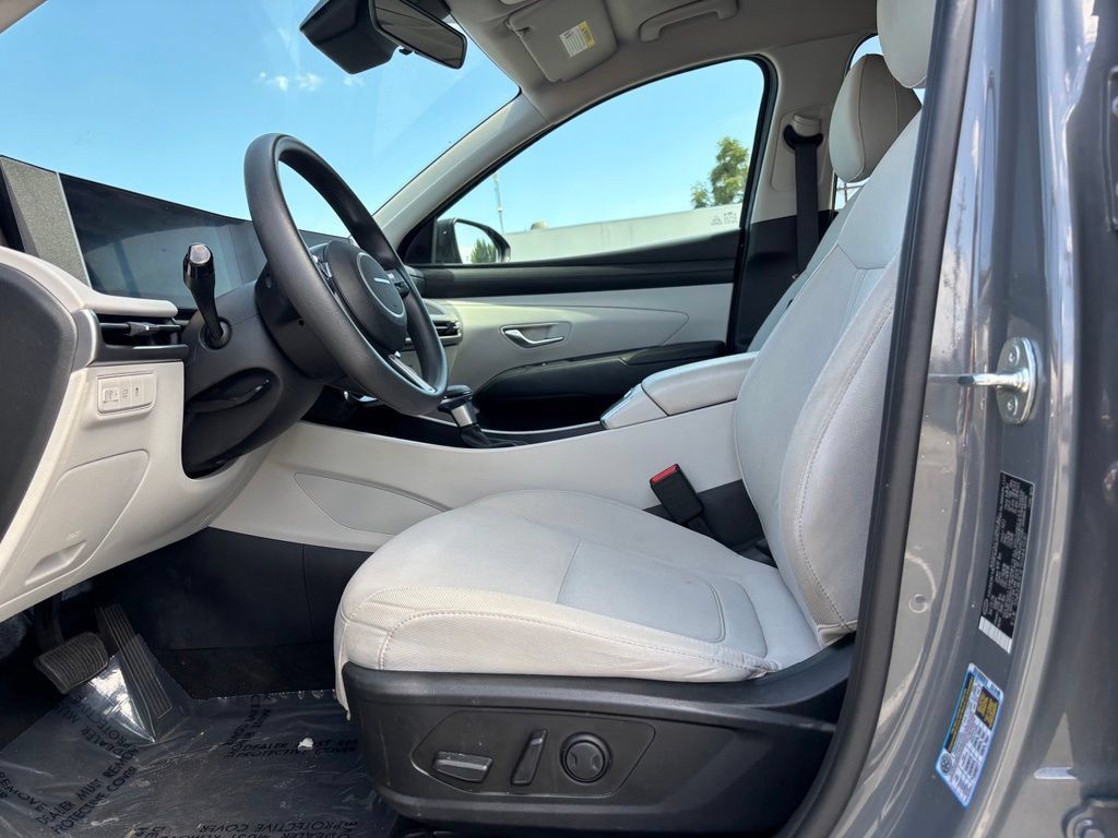 Used 2025 Hyundai Tucson SEL FWD image 12
