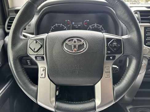 Used 2021 Toyota 4Runner SR5 AWD/4WD image 10
