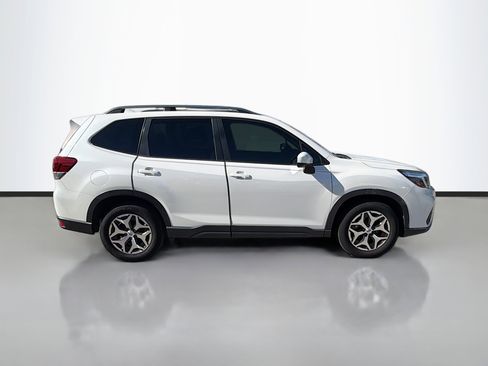 Used 2020 Subaru Forester Premium image 2