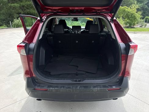 Used 2019 Toyota RAV4 XLE Premium AWD/4WD image 29