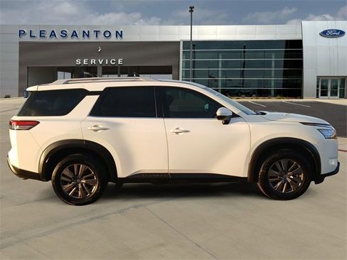 Used 2022 Nissan Pathfinder S image 6