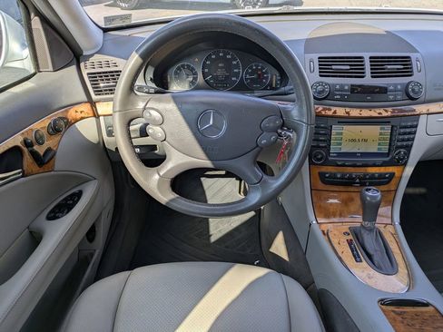 Used 2007 Mercedes-Benz E 350 4MATIC Sedan image 16