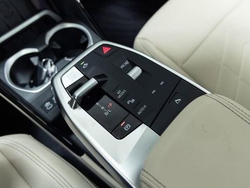 Used 2025 BMW X1 xDrive28i AWD/4WD image 18